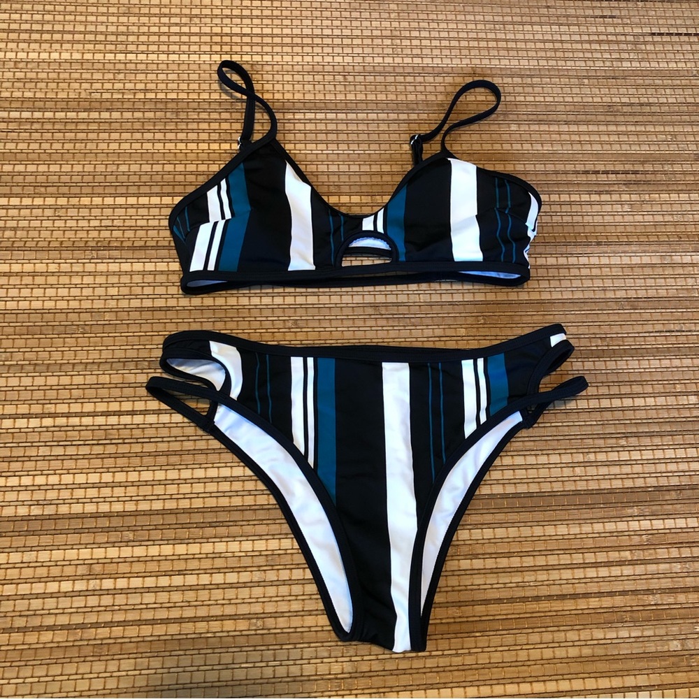 2 piece striped Bikini